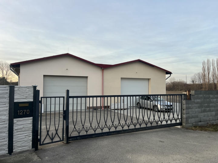 Parkování u letiště - Bouchalka